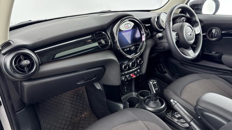 MINI Hatchback 1.5 Cooper Classic 3dr Auto [Comfort/Nav Pack] Petrol Hatchback